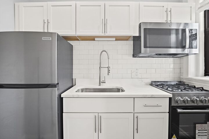 Property Photo: 285 Lynn Shore Dr 508 MA 01902