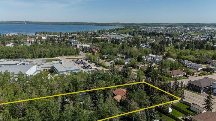4444 50 Street  Sylvan Lake AB T4S 1L6 photo