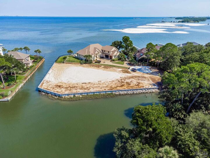 Property Photo:  37 Lakeside Dr  FL 32507 