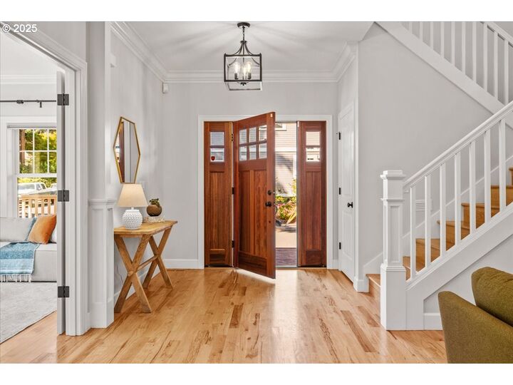 Property Photo: 4121 N Overlook Ter OR 97217