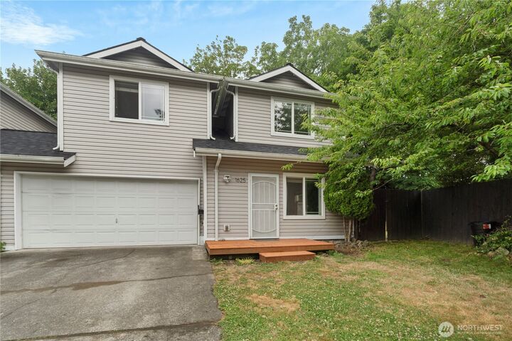 Property Photo: 1625 Lincoln Street WA 98229