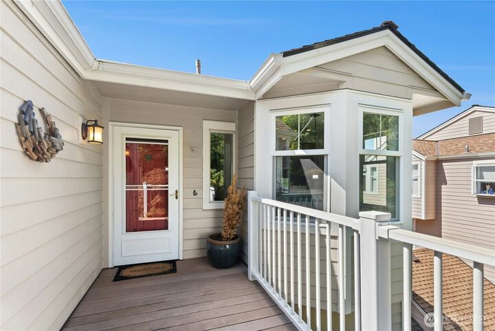 Property Photo: 22541 SE 42nd Court 2252 WA 98029