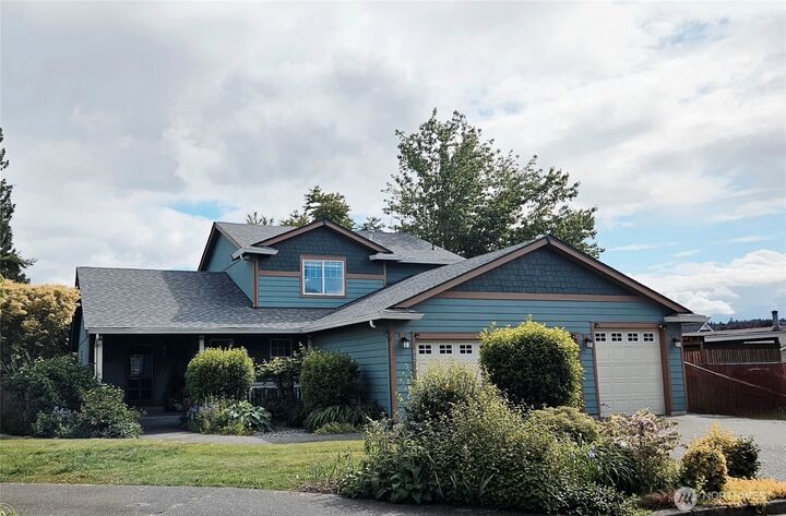 Property Photo:  807  21st Street NW  WA 98371