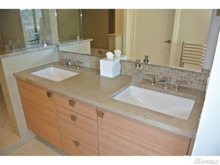 Property Photo:  10000  Main Street 505  WA 98004 