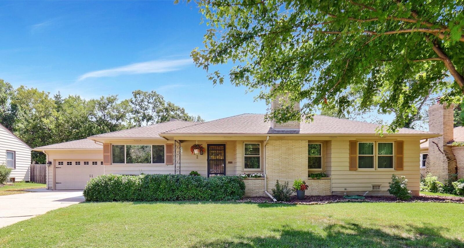 Property Photo: 222 N Brookside St KS 67208