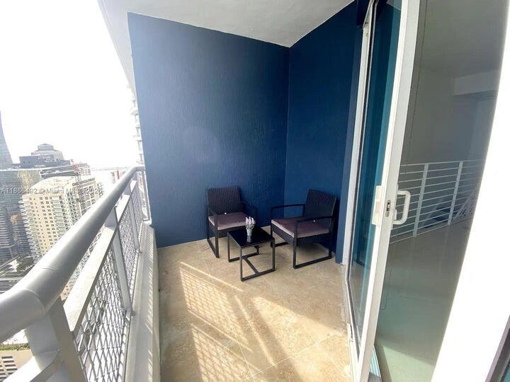 Property Photo: 60 SW 13th St 4414 FL 33130