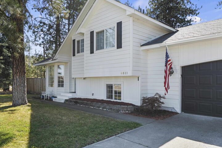Property Photo: 6811 W Johannsen Ave WA 99026