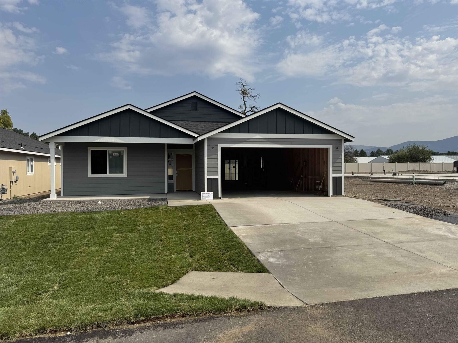 Property Photo:  13 S Rivista Ln  WA 99016 
