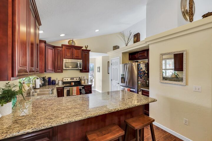 Property Photo: 5808 N Hermosa Cir WA 99027