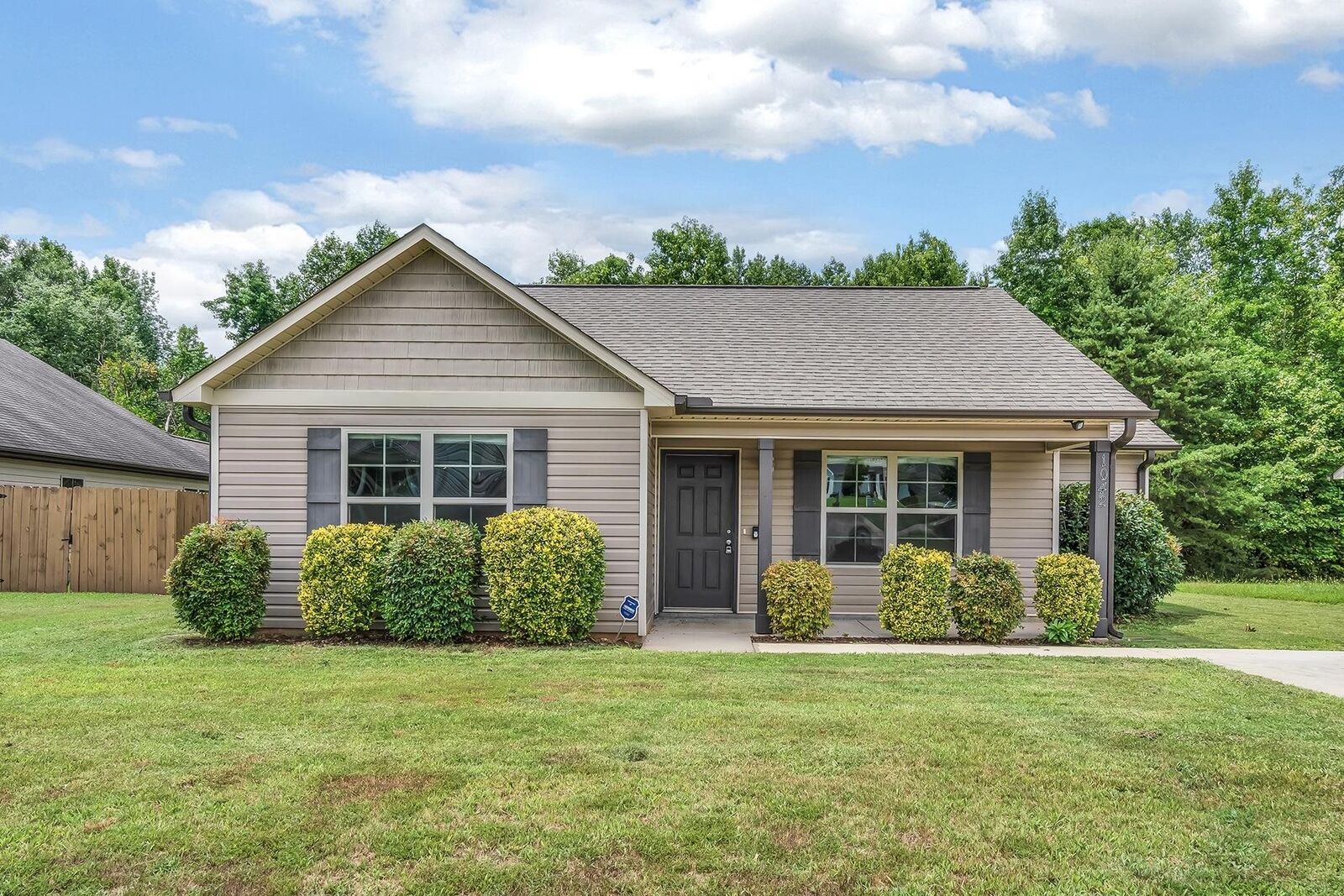 Property Photo: 1042 Slow Creek Court SC 29316