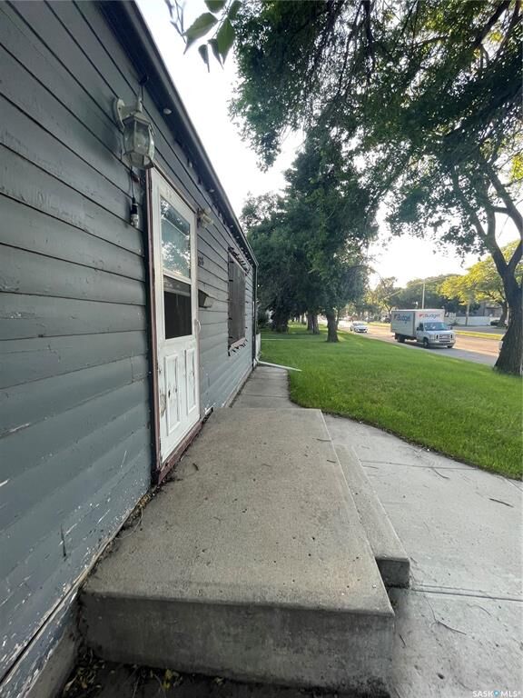 Property Photo: 828 8th Street E SK S7H 0R6