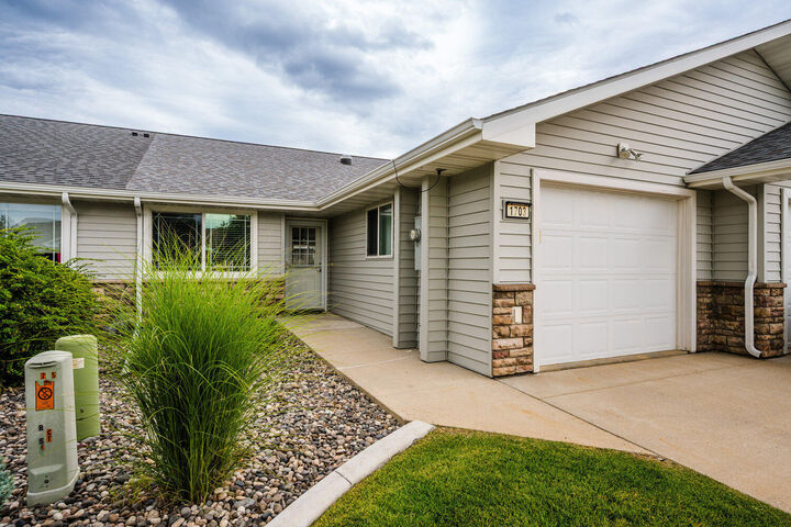 Property Photo:  1703 Park Side Court  WY 82801 