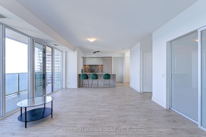 Property Photo:  70 Annie Craig Drive 4905  ON M8V 0G2 