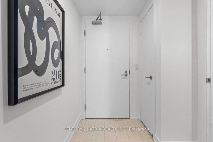 Photo de la propriété: 19 Western Battery Road 1208 ON M6K 0E3