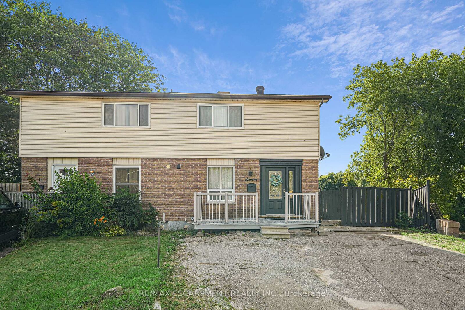 Photo de la propriété: 16 Campbell Court ON L7J 2V1