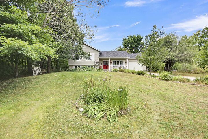 Photo de la propriété: 230 Pine Ridge Drive ON K7C 3P2