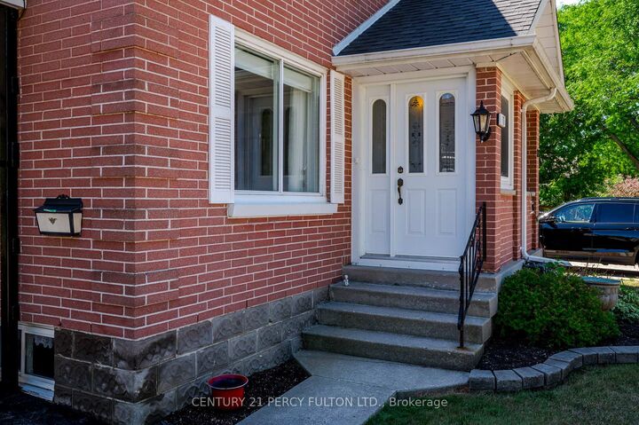 Photo de la propriété: 111 Short Avenue ON K9V 1J7