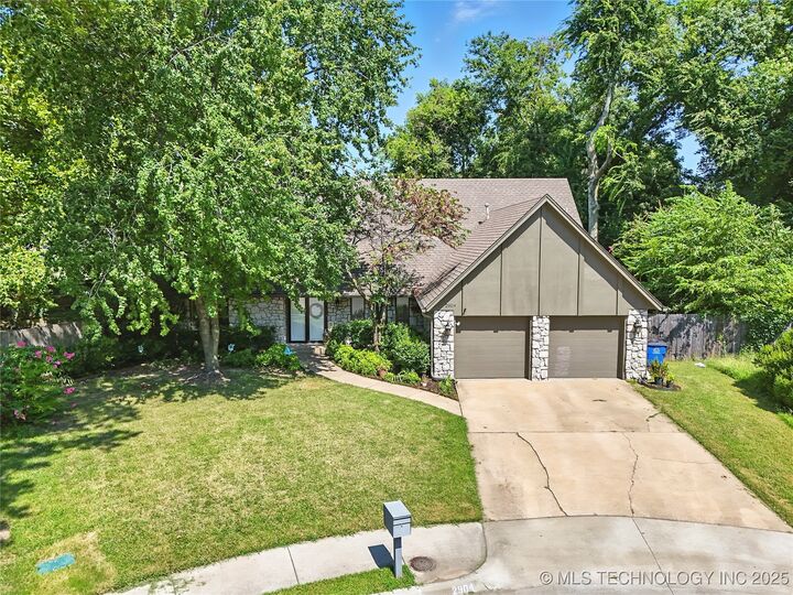 Property Photo:  2904 S 95th  OK 74129 