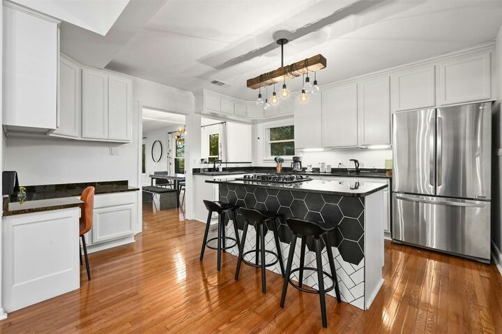 525 Barton Blvd  Austin TX 78704 photo
