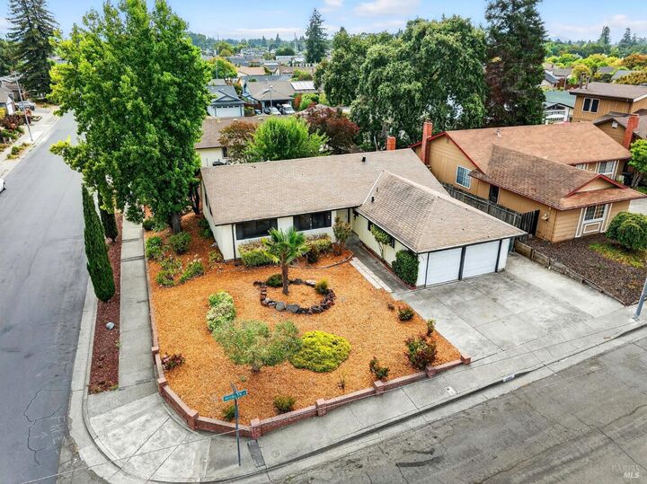 Property Photo: 1552 Moonview Court CA 95401