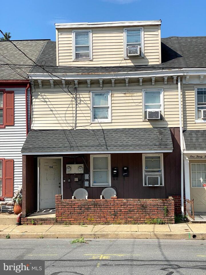 Property Photo:  134 S 4th Street  PA 17512 