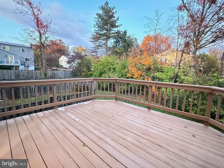 Property Photo: 9908 Oakdale Woods Court VA 22181