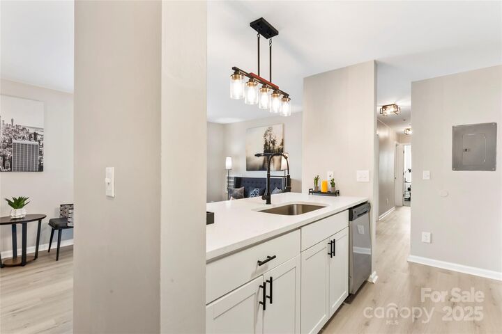 Property Photo:  1620 Arlyn Circle  NC 28213 