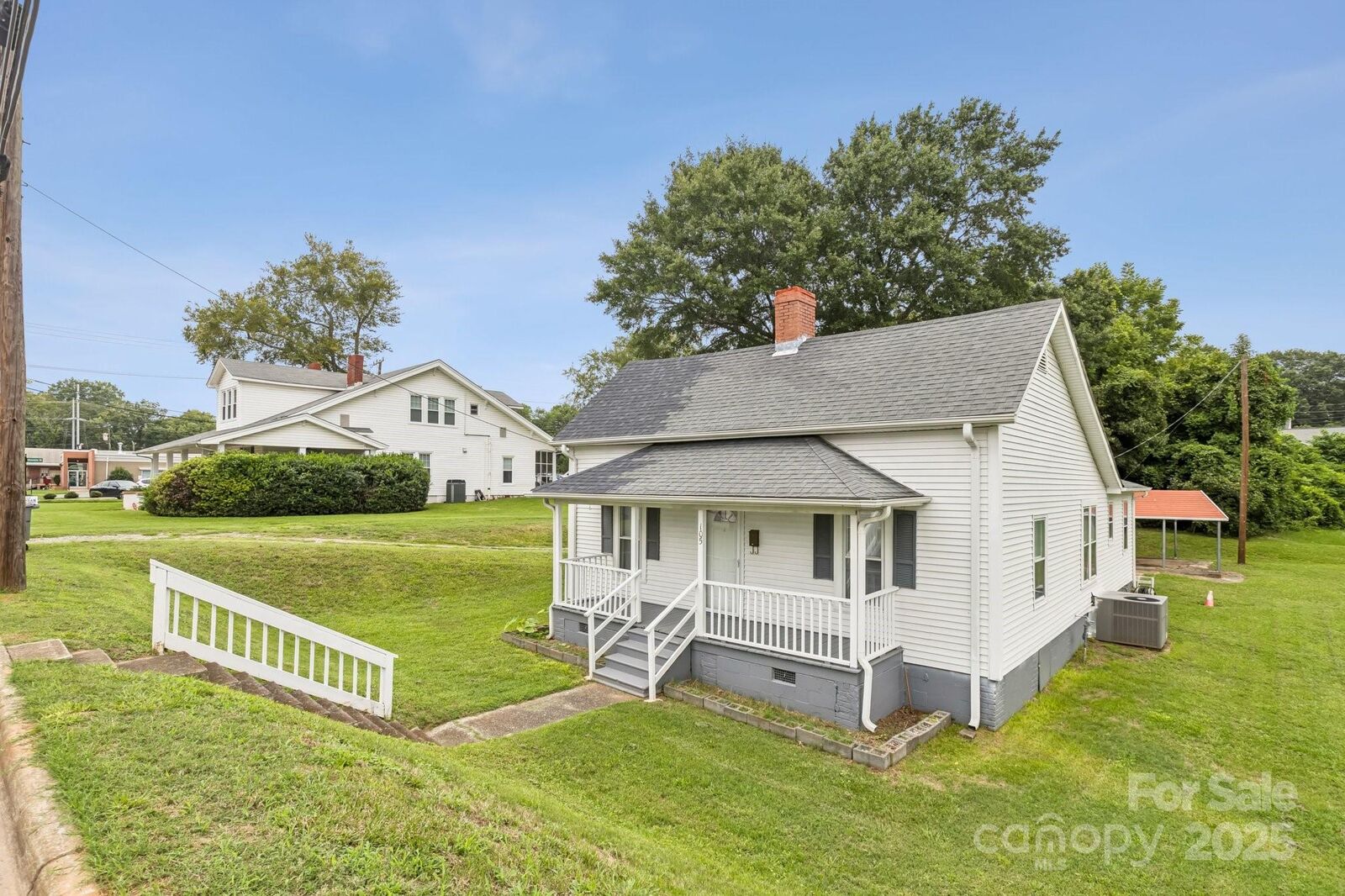 Property Photo: 105 E Catawba Street E NC 28012