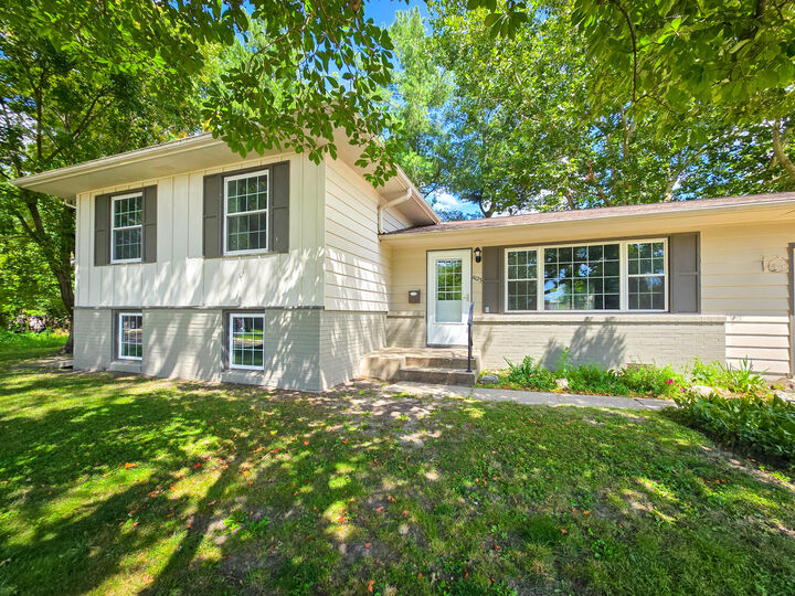 Property Photo: 4123 Tucson Court IA 50014