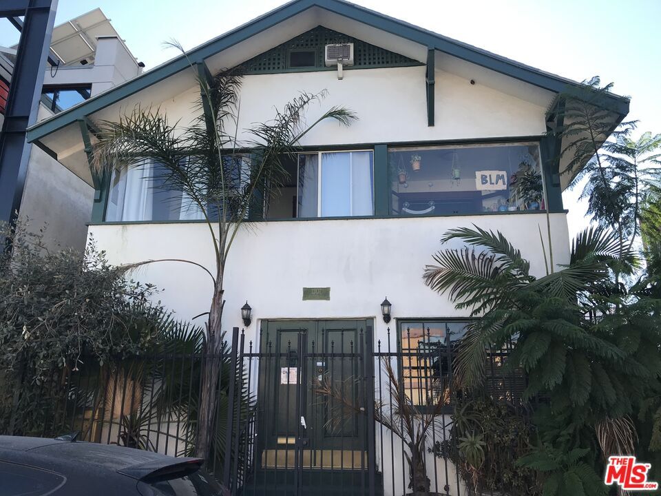 Property Photo: 1307 Innes Pl CA 90291
