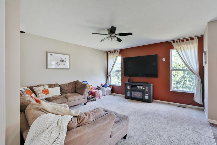 Property Photo: 207 Faulkner Drive OH 43136