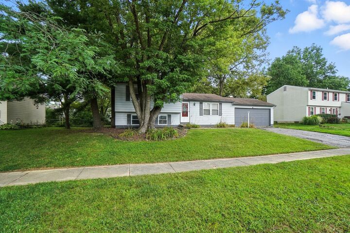 Property Photo: 651 Sycamore NW Drive OH 43147