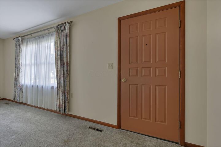 Property Photo: 106 Dorsey Mill E Road OH 43056