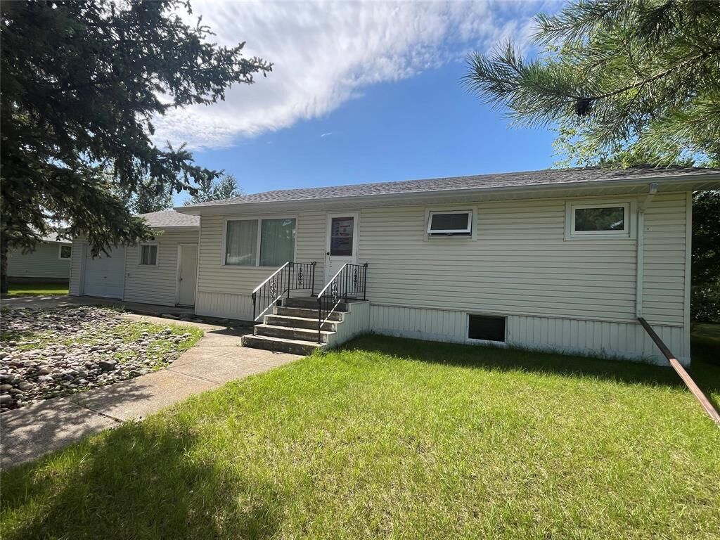 Property Photo: 214 Richmond Avenue South MB R0J 1P0