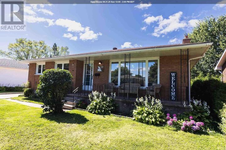 142 Lasalle Ct  Sault Ste. Marie ON P6B 4R6 photo
