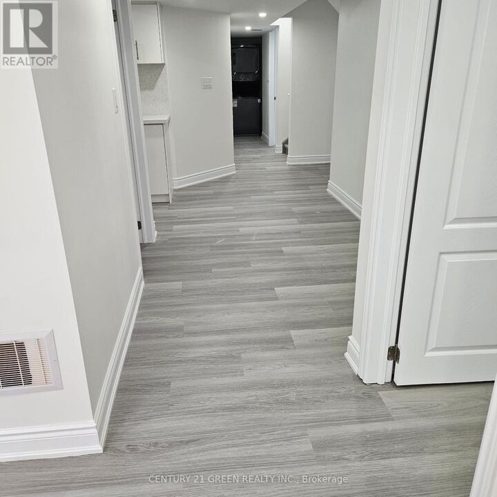 Property Photo: 52 Queen Mary Boulevard Bsmt ON L8J 0M4