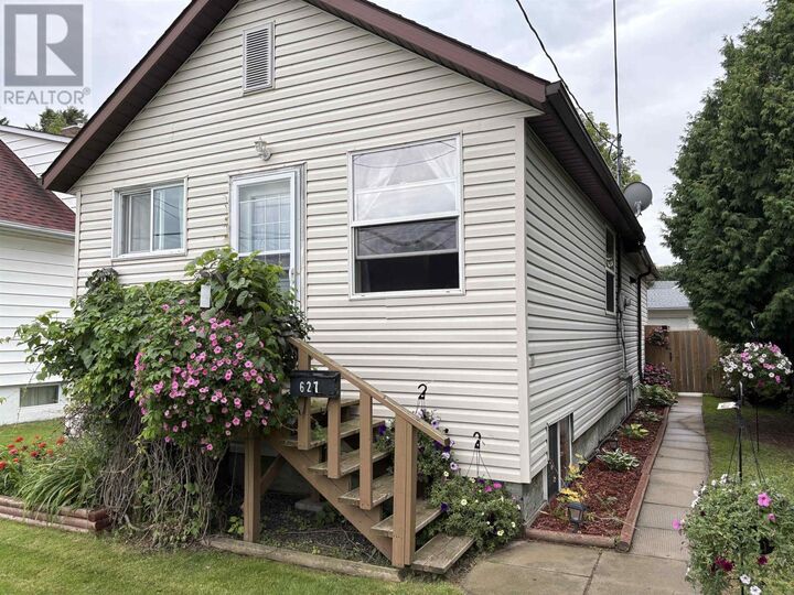 Property Photo:  627 Second St E  ON P9A 1N6 