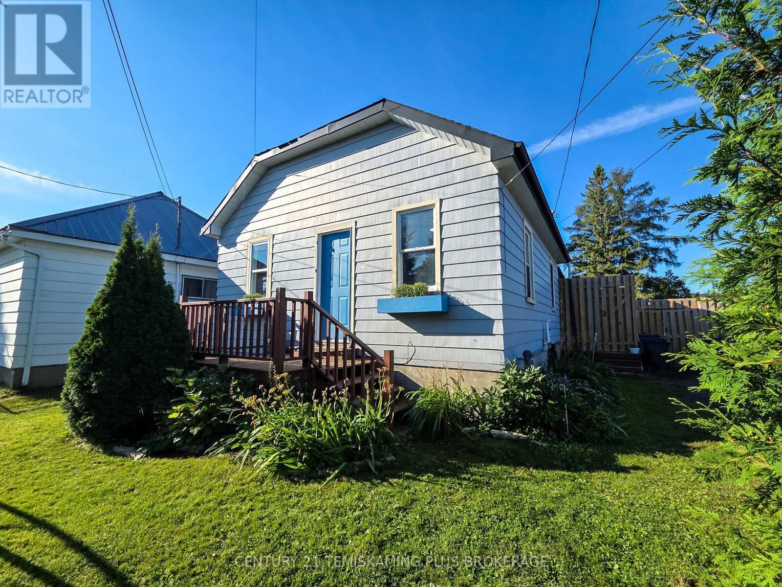 Photo de la propriété:  218 Haliburton Avenue West  ON P0J 1P0 