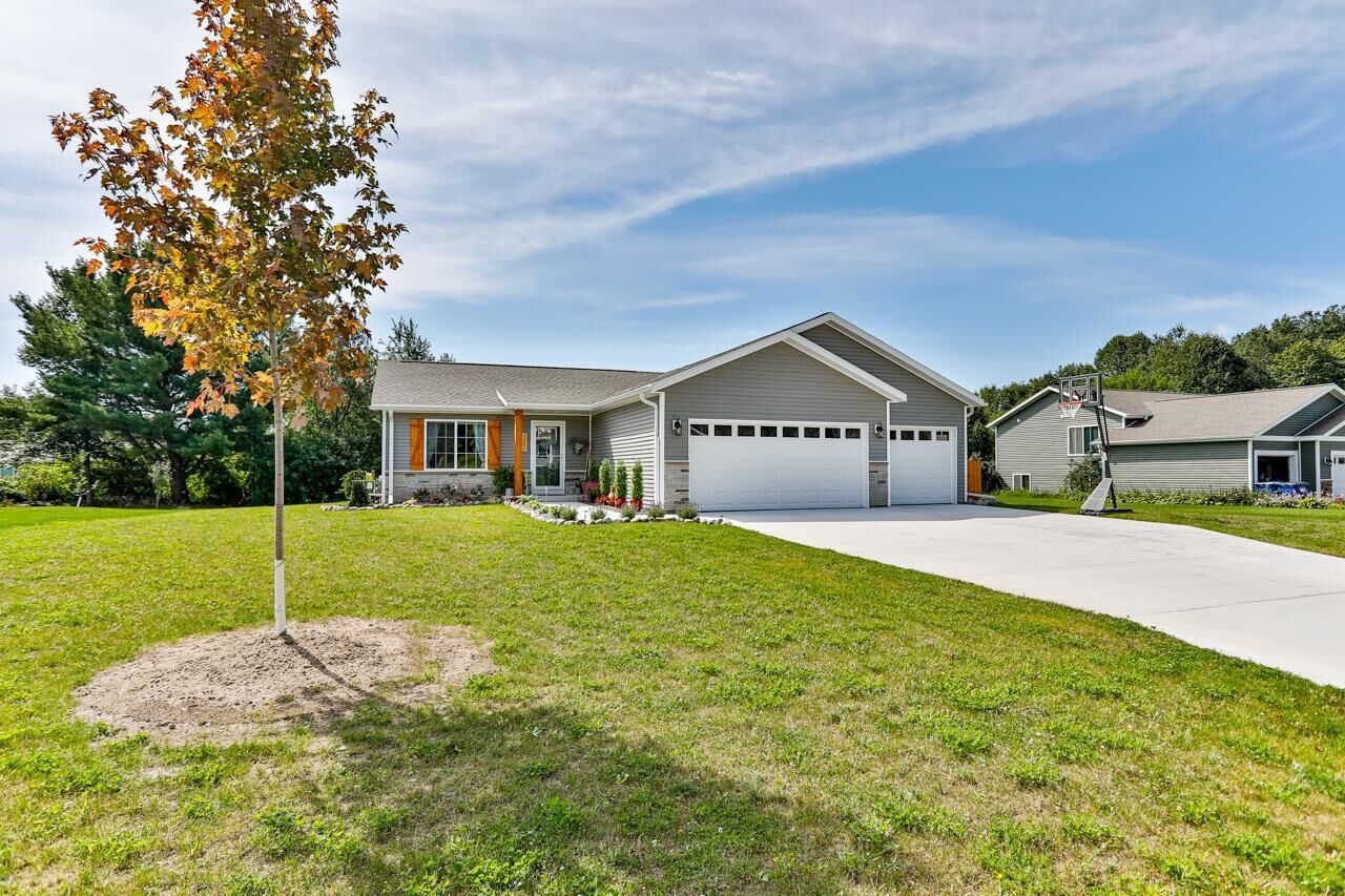 Property Photo: 816 Stone Ridge Drive WI 54455