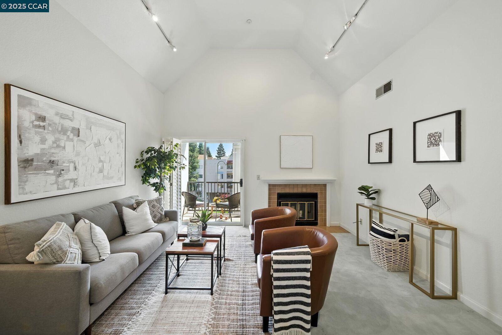 Property Photo: 3183 Wayside Plz 320 CA 94597