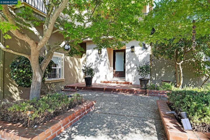 Property Photo: 1301 Thomas Dr CA 94553