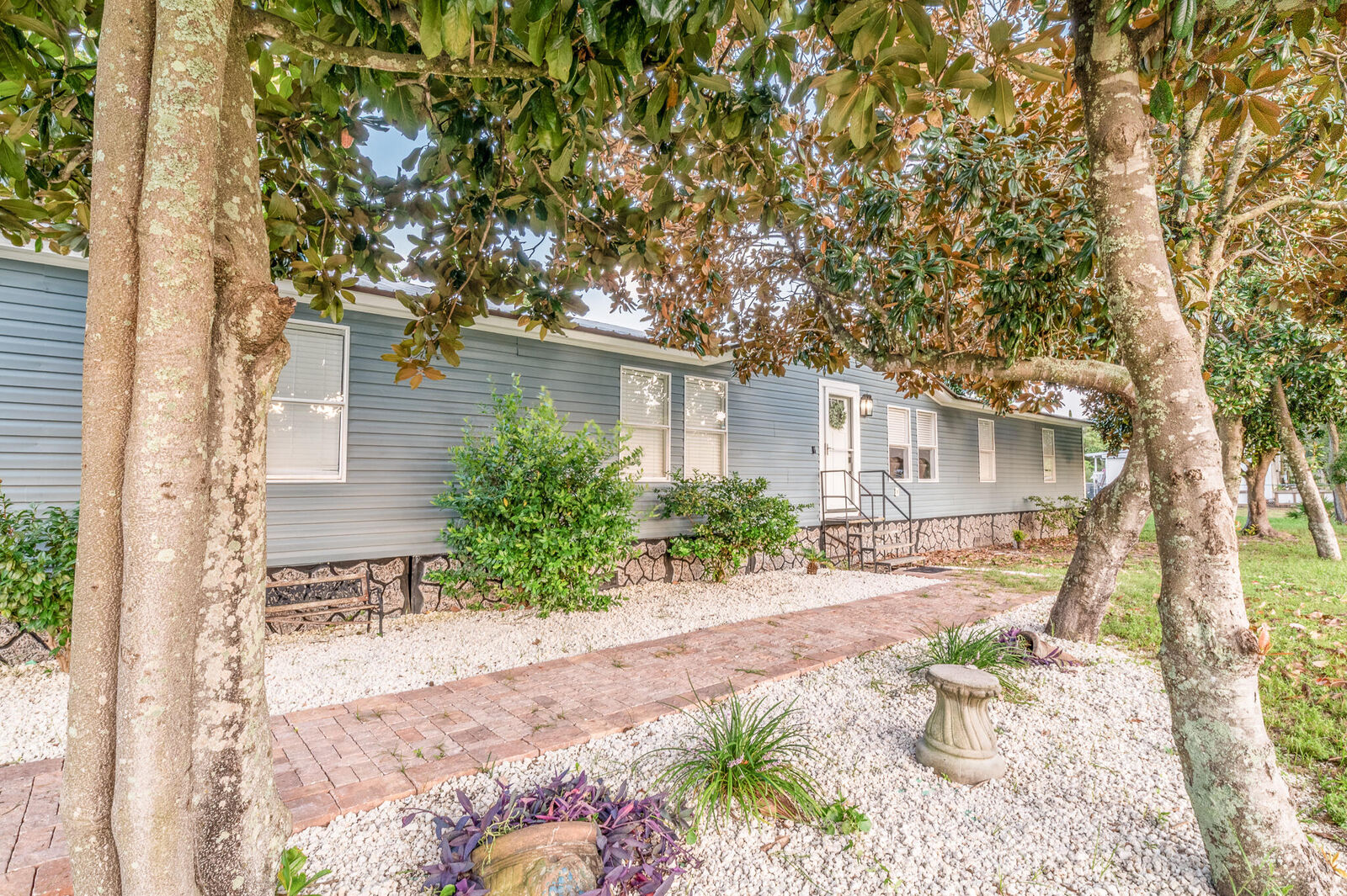 Property Photo: 22121 Lakeview Drive FL 32413