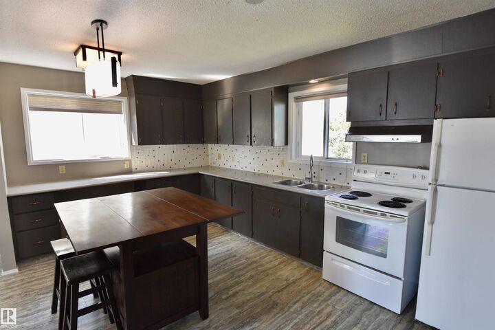 Property Photo: 4930 44 Avenue AB T0A 3A4