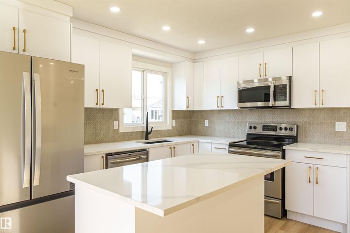 3710 41 Avenue NW  Edmonton AB T6L 5M2 photo