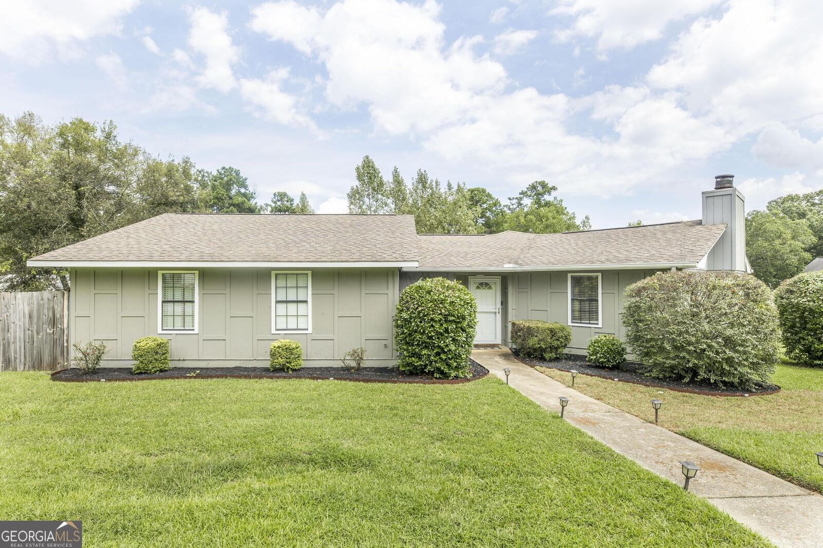 Property Photo:  303 Wake Forest Drive  GA 31093 