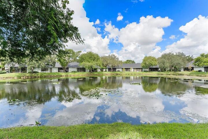 Property Photo: 3993 Carambola Cir 2998 FL 33066
