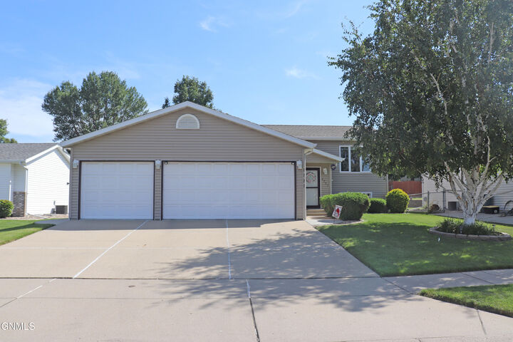 2727 Lexington Drive  Bismarck ND 58503 photo
