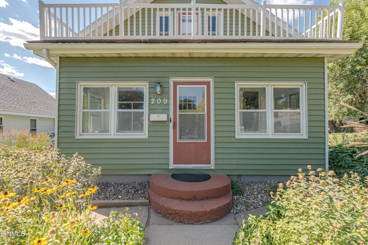 Property Photo: 209 9th Avenue NW ND 58554