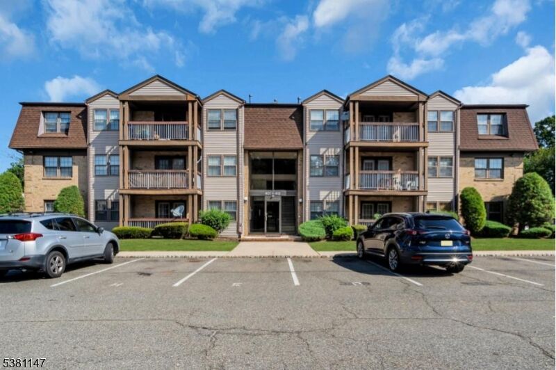 Property Photo:  404 Newport Ct  NJ 08863 