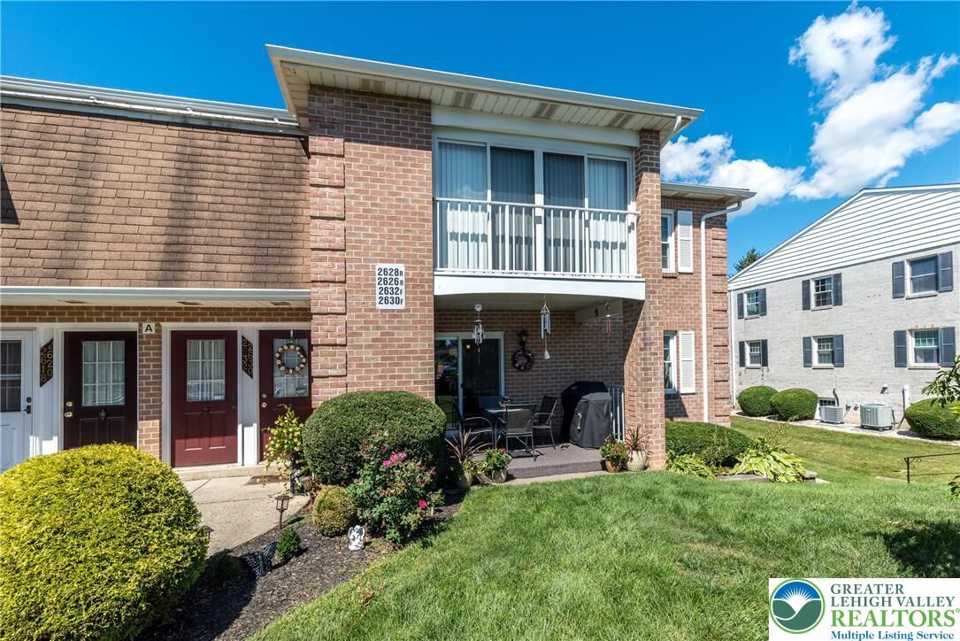 Property Photo:  2630 Rolling Green Drive  PA 18062